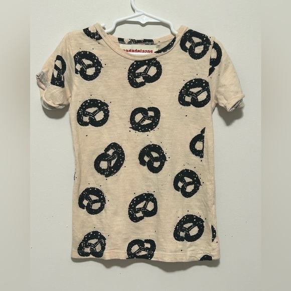 Nadadelazos Pretzel Tee - Picture 1 of 2